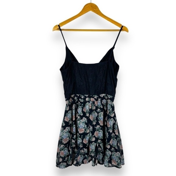 4 for $40 SALE! Francesca's Coll. Lace V Neck Floral Mini Dress, Navy, Size L - Picture 16 of 16